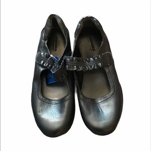 SONOMA pewter silver girls grey dressy shoes 5 med